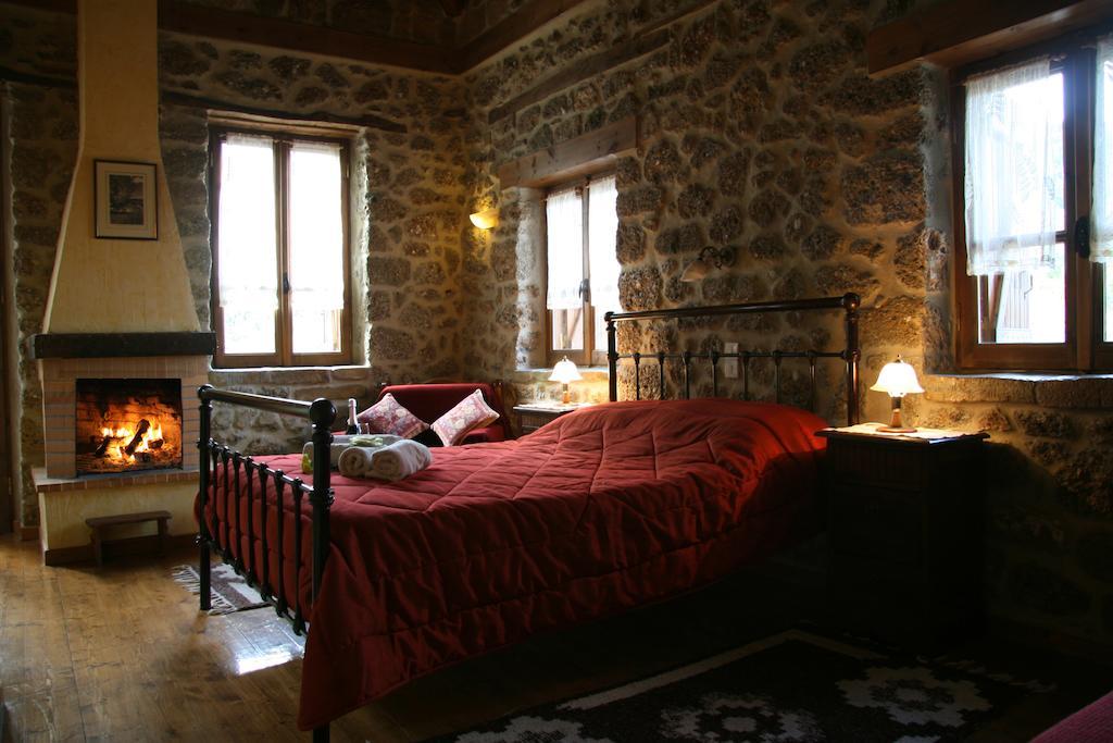 Pigi Tarlampa Hotel Ano Trikala Rum bild